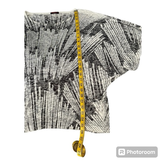 EUC rhinestone embellished dolmen sleeve gray and white top size small - Picture 4 of 6